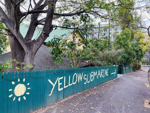 Yellow Submarine Backpackers - Melbourne 4u 0