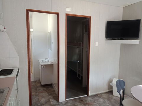 Young Caravan Park - Accommodation Melbourne 1