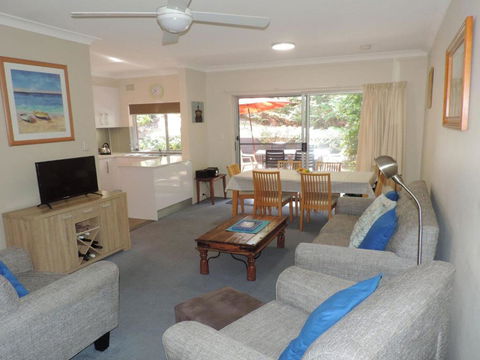 Adriana 3 Unit With A Backyard - Accommodation Melbourne 2