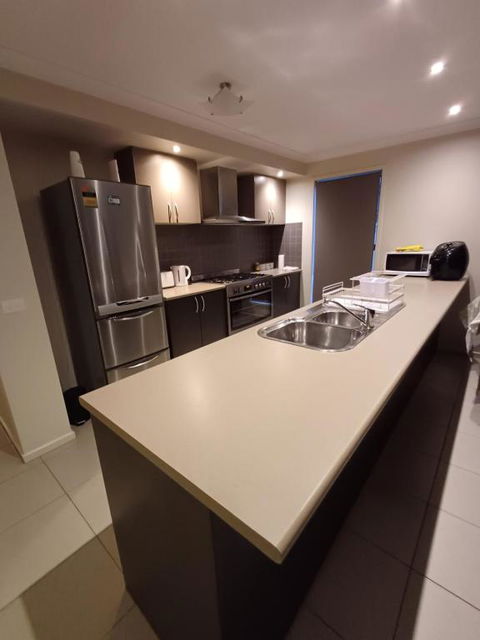 A Beautiful And Spacious Home. - Accommodation Melbourne 3