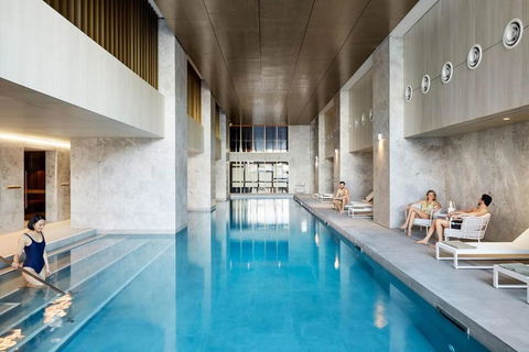 A Chic 2BR Apt With Panoramic Views FREE Parking - Accommodation Melbourne 3