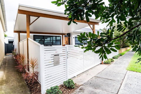 A Chic Coastal Hideaway At Toowoon Bay Beach - Accommodation Melbourne 1