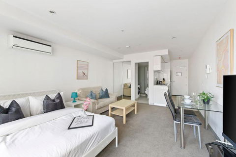 A Chic Studio Only A 4-min Walk To Victoria Market - Accommodation Melbourne 1