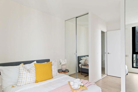 A Cozy 2BR Apt With Panoramic Views FREE Parking - Accommodation Melbourne 3