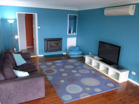 A LAKEHOUSE ESCAPE - A Waterfront Reserve On Shores Of Lake Macquarie - Accommodation Melbourne 4