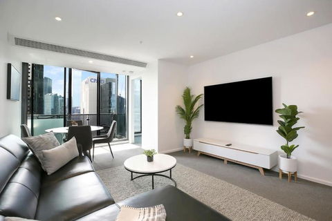 A Modern 2BR Apt With City Views FREE Parking - Accommodation Melbourne 0
