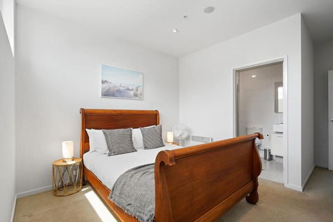 A River-side 2bdm Footscray Oasis + Parking - Accommodation Melbourne 3