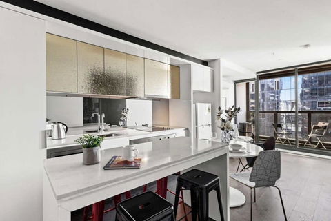 A Stylish 2BR Apt Next To Southern Cross With City Views - Accommodation Melbourne 2