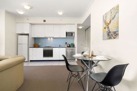 A Stylish Apt City Views Next To Darling Harbour - Accommodation Melbourne 4