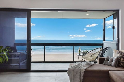 Absolute Beach Front Renovated 3 Bdrm 2 Bath App - Accommodation Melbourne 0