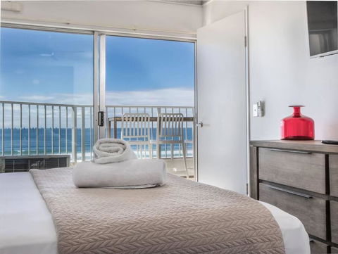 Absolute Beachfront Apartment In Paradise - Accommodation Melbourne 3