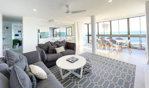 Absolute Beachfront Bliss On Kings Beach - Accommodation Melbourne 2