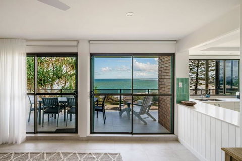 Absolute Beachfront Bliss On Kings Beach - Accommodation Melbourne 4