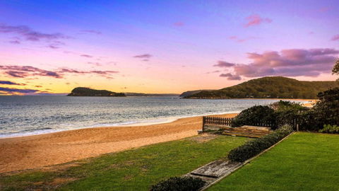 Absolute Beachfront On Stunning Pearl Beach - Accommodation Melbourne 3