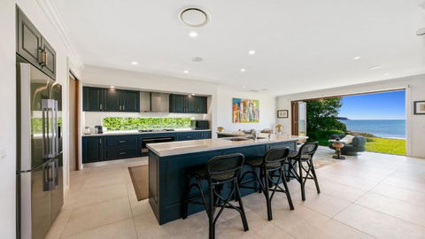 Absolute Beachfront On Stunning Pearl Beach - Accommodation Melbourne 4