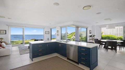 Absolute Beachfront On Stunning Pearl Beach - Accommodation Melbourne 2