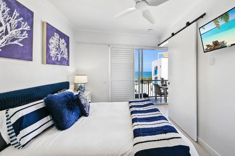 Absolute Beachfront Rolling Surf Resort - Accommodation Melbourne 2