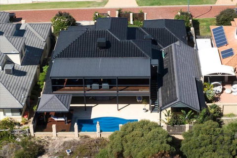 Absolute Oceanfront Retreat - Accommodation Melbourne 2
