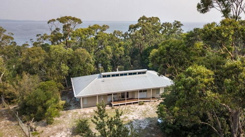 Acacia Lakehouse - Accommodation Melbourne 0