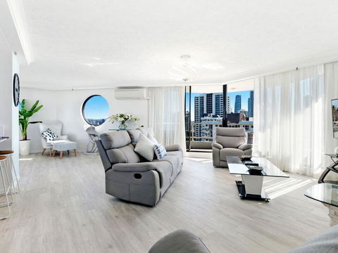 Acapulco 2 Bedroom Ocean View Surfers Paradise - CoastHM - Accommodation Melbourne 1