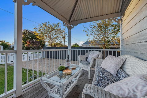 Addisons Stanthorpe With Hot Tub - Accommodation Melbourne 4