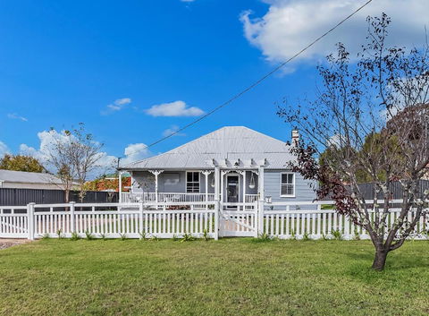 Addisons Stanthorpe With Hot Tub - Accommodation Melbourne 0
