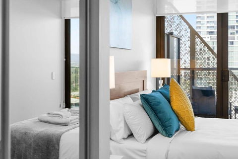Adelaide CBD Oasis - 2BR Realm Retreat - Level 19 - Accommodation Melbourne 3