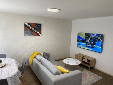 Affordable Inglewood Apartment+Pool - Accommodation Melbourne 0