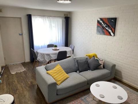 Affordable Inglewood Apartment+Pool - Accommodation Melbourne 3