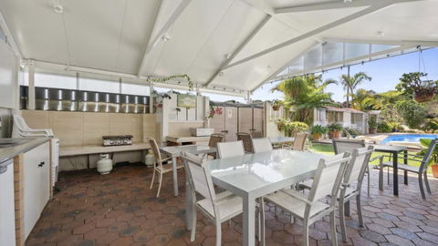 Affordable, Pool, Spa, Beach, Bbq, Sleeps 4 - Accommodation Melbourne 3