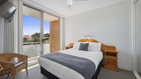 Affordable, Pool, Spa, Beach, Bbq, Sleeps 4 - Accommodation Melbourne 4