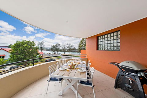 Adrift At Dolphin Cove Apt 5 - Riverfront Modern - Accommodation Melbourne 0