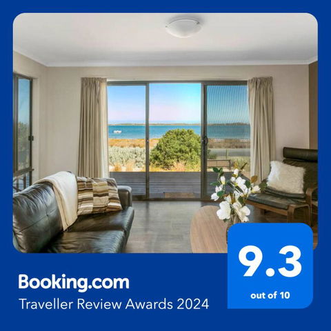 Absolute Waterfront Views And Kayaks - Accommodation Melbourne 1