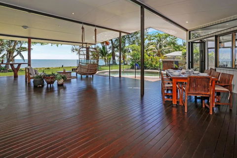 Absolute Beachfront House With Private Pool - Accommodation Melbourne 2