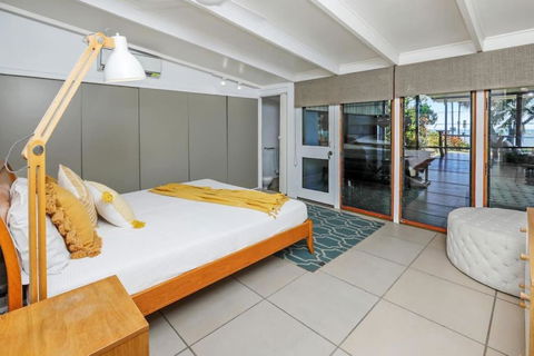 Absolute Beachfront House With Private Pool - Accommodation Melbourne 4