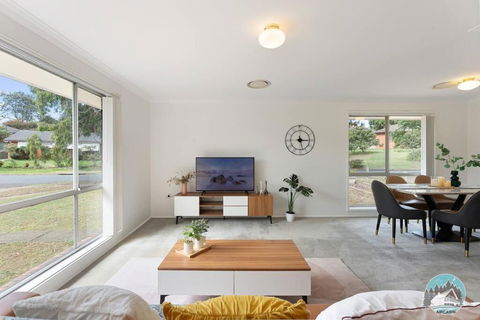 Aircabin - Marayong - Convenient - 3 Beds House - Accommodation Melbourne 0