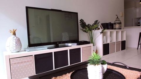 Aircon, Nespresso, Wine - Accommodation Melbourne 4