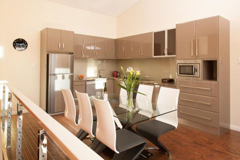 Albany Waves - Accommodation Melbourne 0