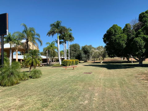 Albert Park Motor Inn-KING BEDS-POOL-SHADED PARKING - Accommodation Melbourne 4