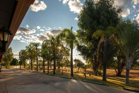 Albert Park Motor Inn-KING BEDS-POOL-SHADED PARKING - Accommodation Melbourne 2