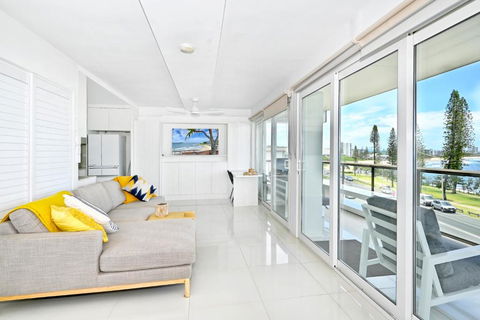 Alexandra Headland Ocean Dream - Stunning View ZA6 - Accommodation Melbourne 1
