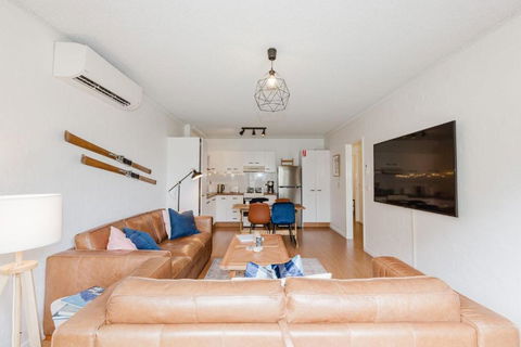 Alpine Mountain View - 24 Of 13-15 Kirwan Close - Accommodation Melbourne 0