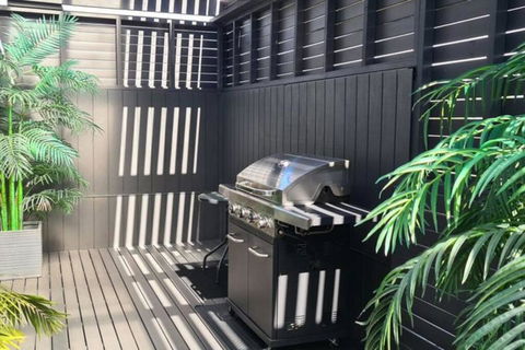 AMAZING 5-Star WATERFRONT RETREAT ON THE RIVERWALK - Accommodation Melbourne 2