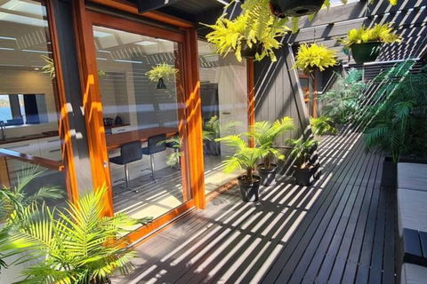 AMAZING 5-Star WATERFRONT RETREAT ON THE RIVERWALK - Accommodation Melbourne 4