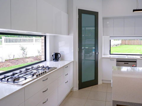 Amazing House Big Swimming Pool BBQ - Accommodation Melbourne 3