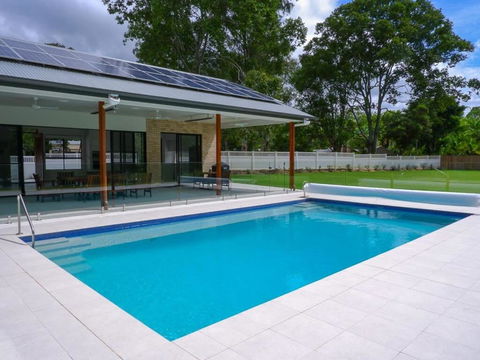 Amazing House Big Swimming Pool BBQ - Accommodation Melbourne 1