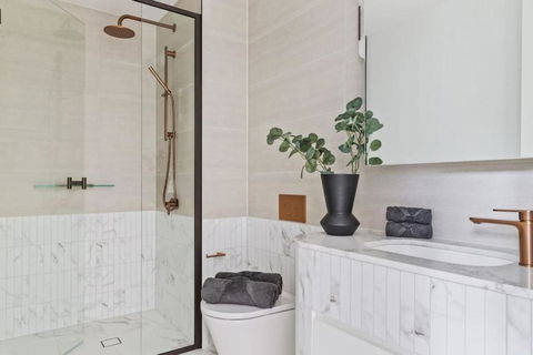 An Amazing 2BR Apt At Sapphire By The Gardens - Accommodation Melbourne 3
