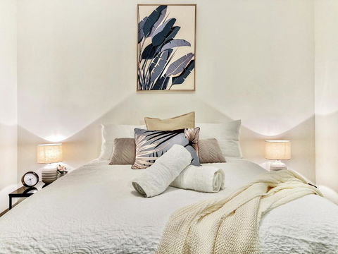 Amazing River View - 3 Bedroom Apartment - Brisbane CBD - Netflix - Fast Wifi - Carpark - Accommodation Melbourne 1