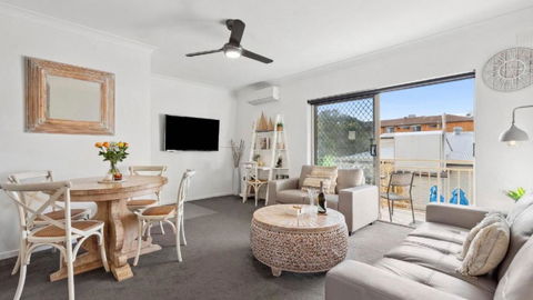 Apartment Awesome Location, Near Cafes, Restaurants, Short Stroll To The Beach - Accommodation Melbourne 0