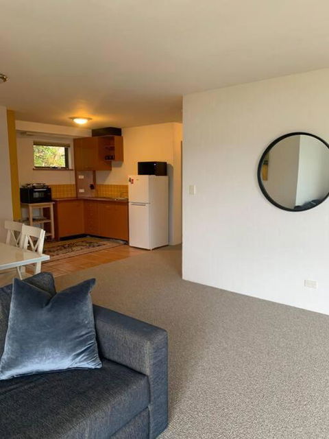 Apartment Minutes To Lake - Accommodation Melbourne 4